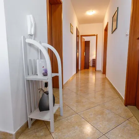 펜션 Villa Nono Jure - Private Pool & Jacuzzi, Milna Brac 밀나