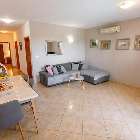 Nono Jure - Private Pool & Jacuzzi, Brac *