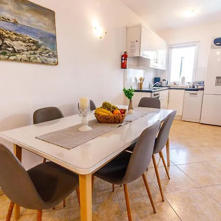 Villa Nono Jure - Private Pool & Jacuzzi, Milna Brac 펜션 밀나