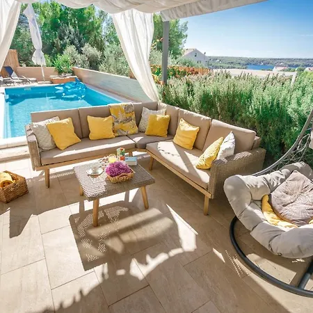 Villa Nono Jure - Private Pool & Jacuzzi, Milna Brac *