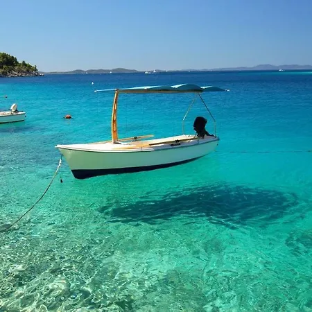 펜션 Villa Nono Jure - Private Pool & Jacuzzi, Milna Brac