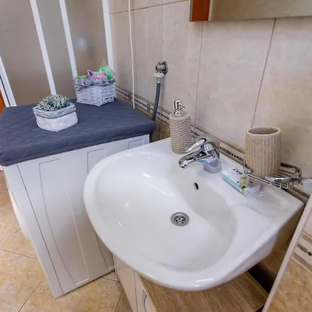 Nono Jure-private Pool , Sauna & Jacuzzi Vakantiehuis Milna (Brac)