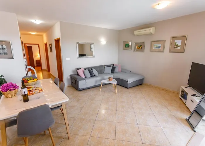 Nono Jure - Private Pool & Jacuzzi, Brac *